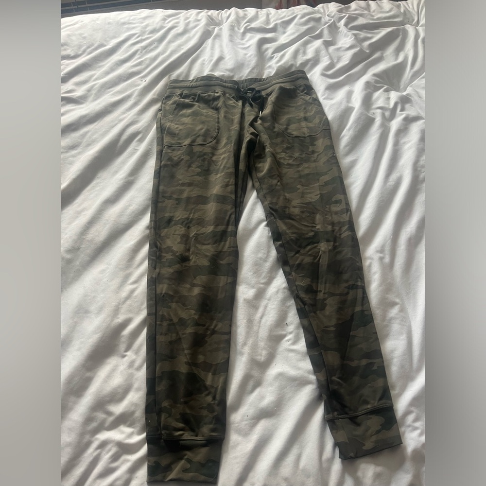 Ziya camo joggers.  Size XL.